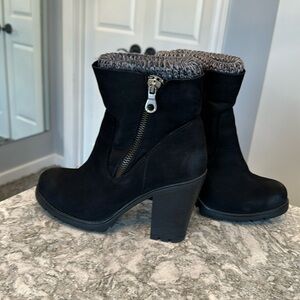 Steve Madden Sweater Bootie Size 9 1/2M Black